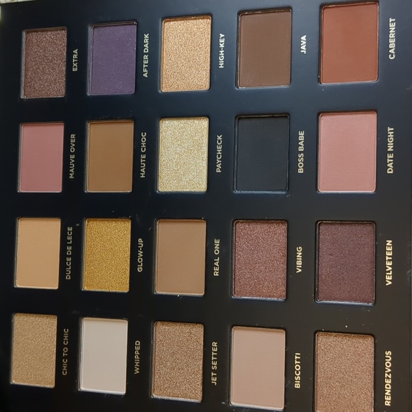 ICONIC London BOOMING & GLEAMING Eyeshadow Palette, 20 x5g/0.05oz - Picture 3 of 10